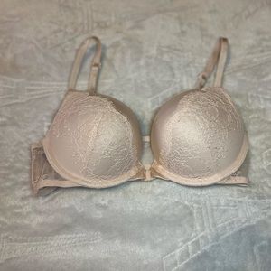 32b bombshell in a champagne cooler